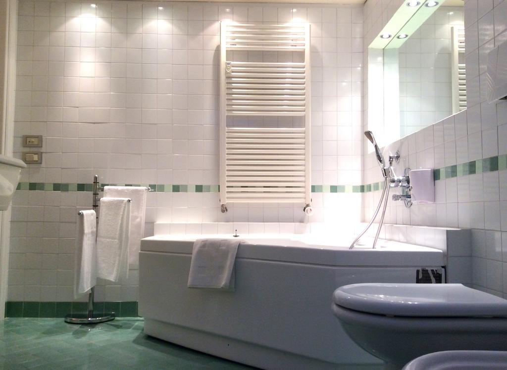 Apartment La Mansarda Альба Номер фото